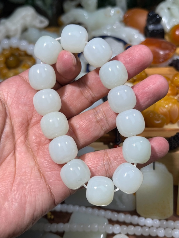 和田玉16*15老型珠手串