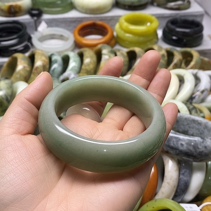 蛇纹石玉未镶嵌手镯