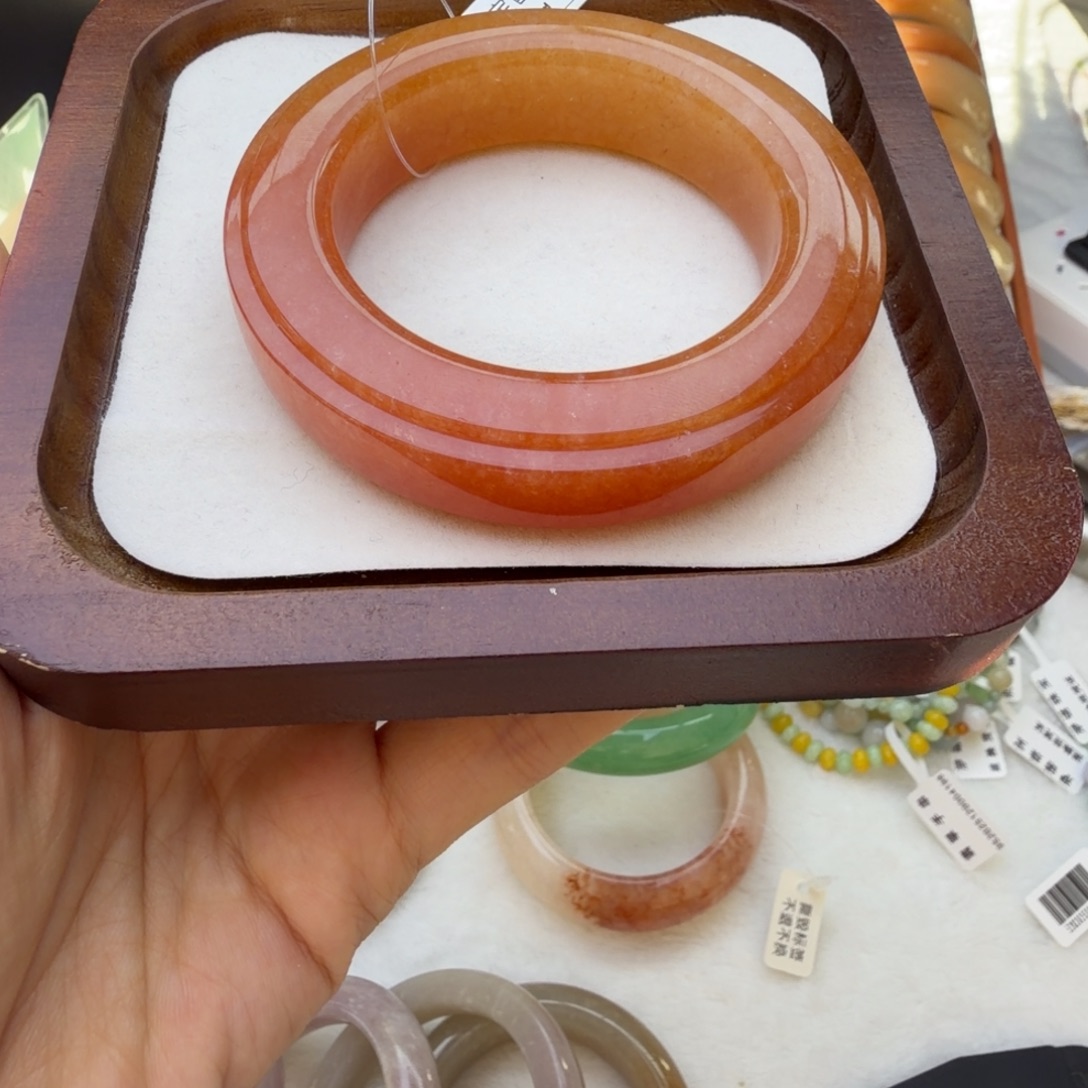 石英质玉（佘太翠）未镶嵌手镯