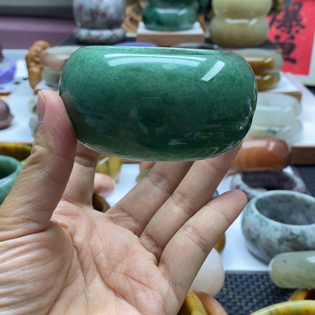 没***事石英岩玉手镯未镶嵌