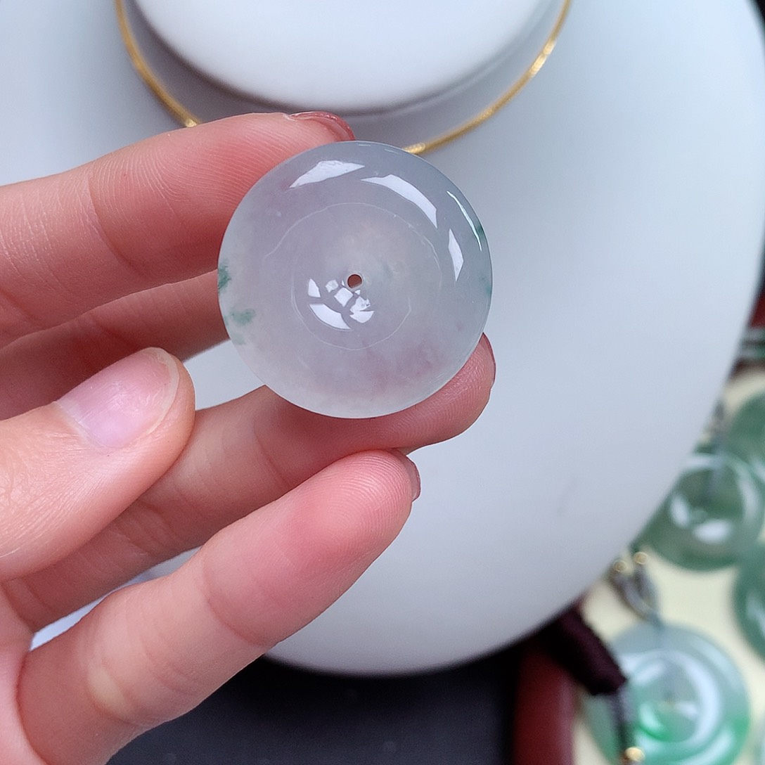 翡翠颈饰未镶嵌平安扣