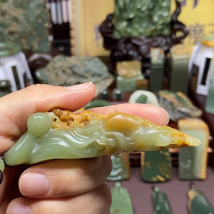 厚***物岫岩河磨玉（透闪石质玉）未镶嵌挂件