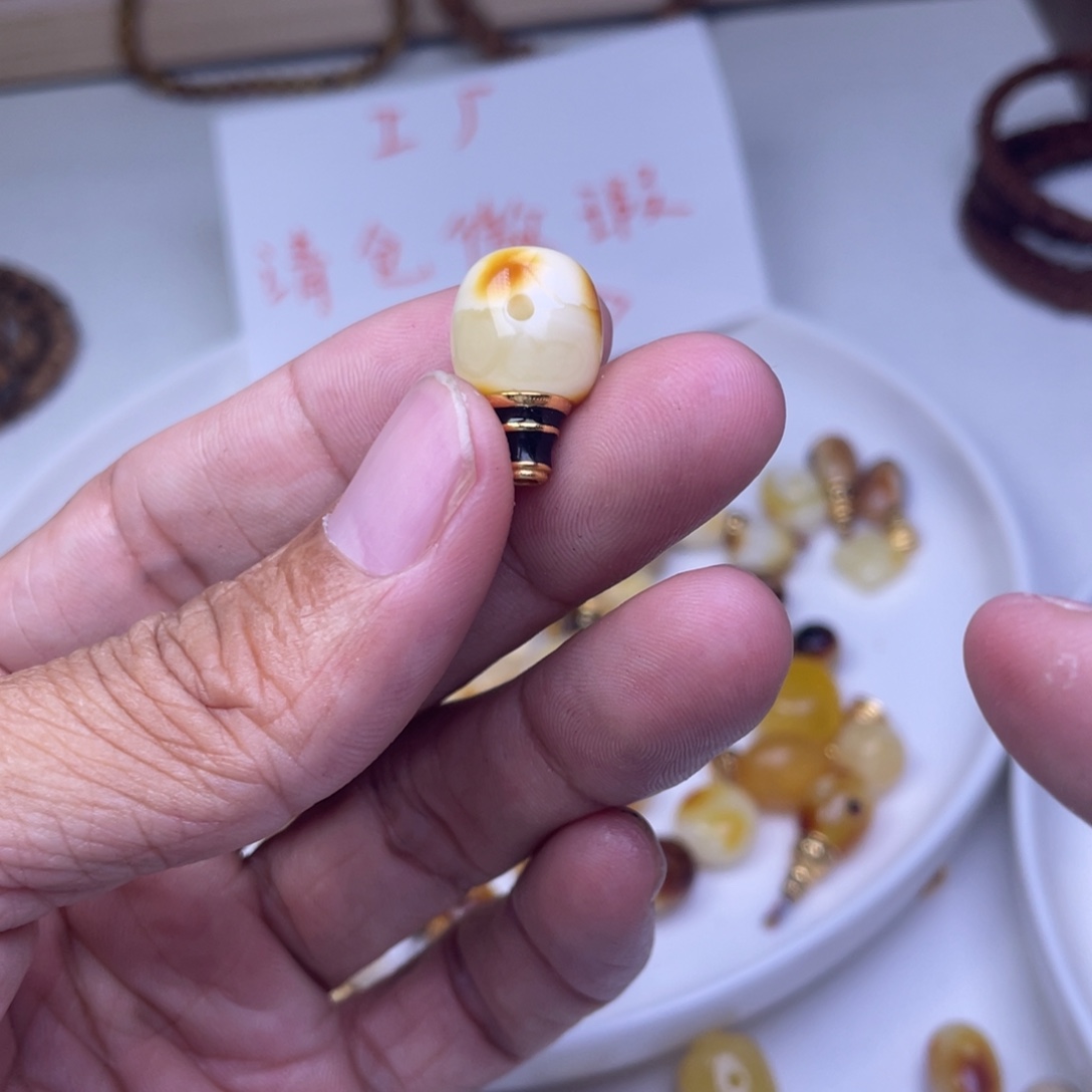 琥珀未镶嵌裸石蜜蜡