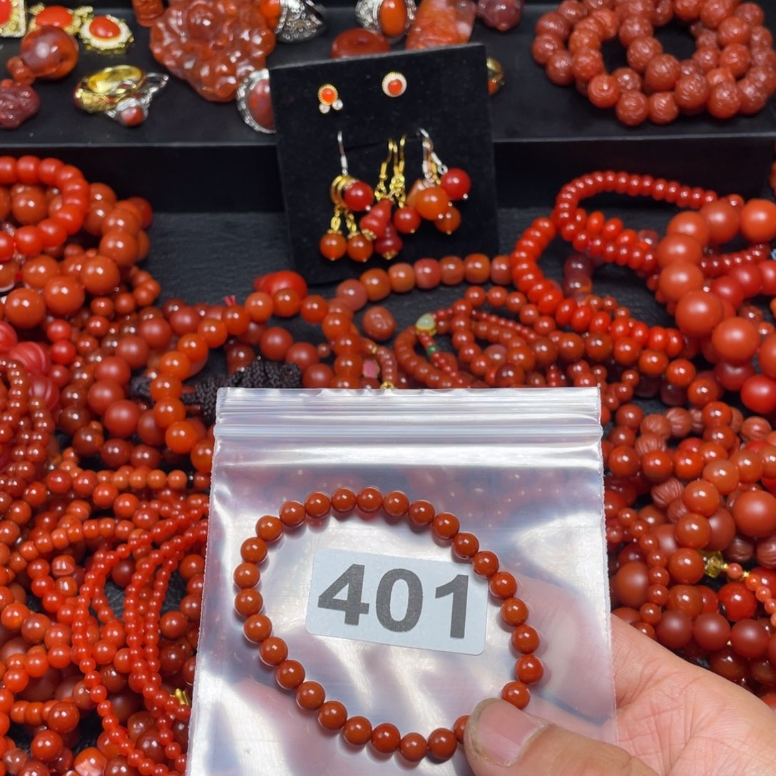 南红玛瑙手串合金阿****岁