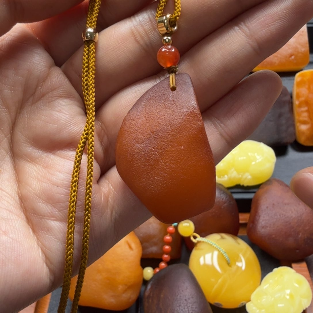 琥珀吊坠(赠链)未镶嵌