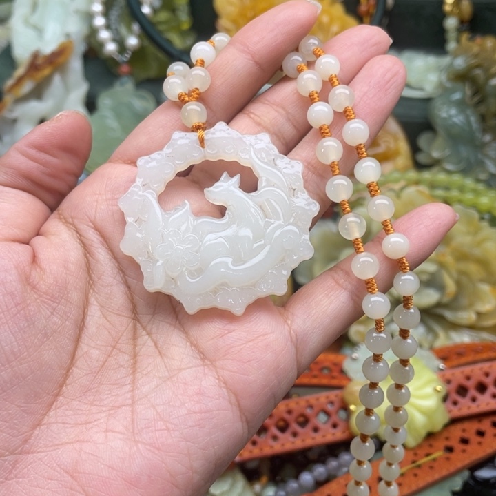 蛇纹石玉吊坠合金