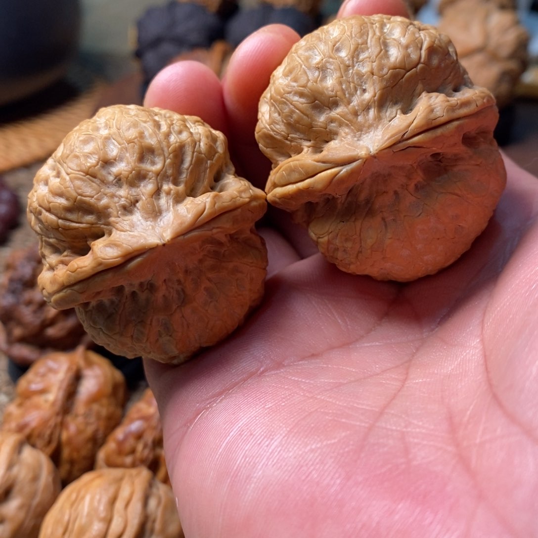 文玩核桃把件玉玲珑75克