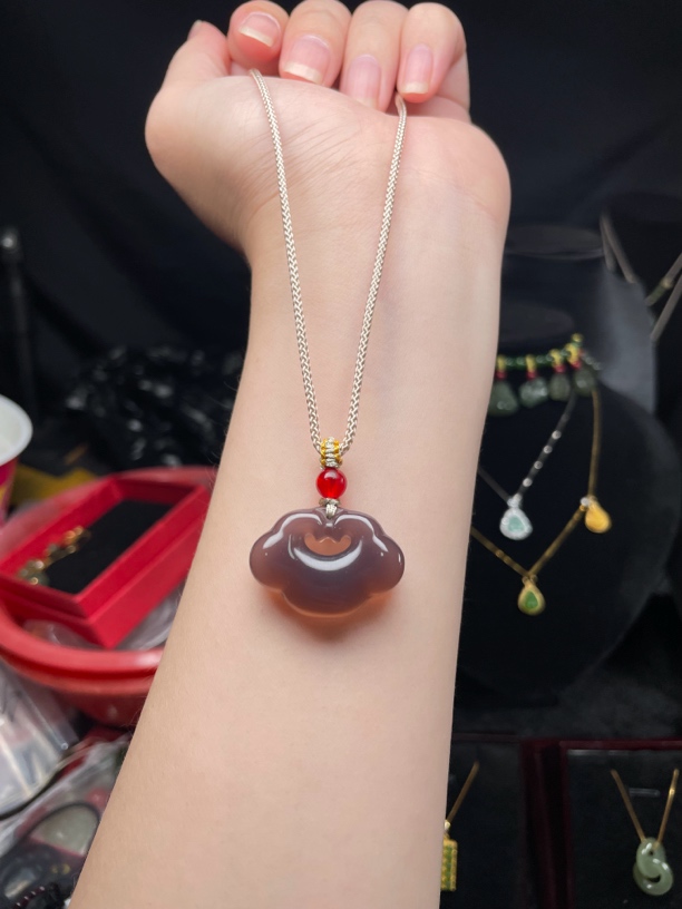 天然玛瑙玉髓烟紫祥云如意平安锁吊坠