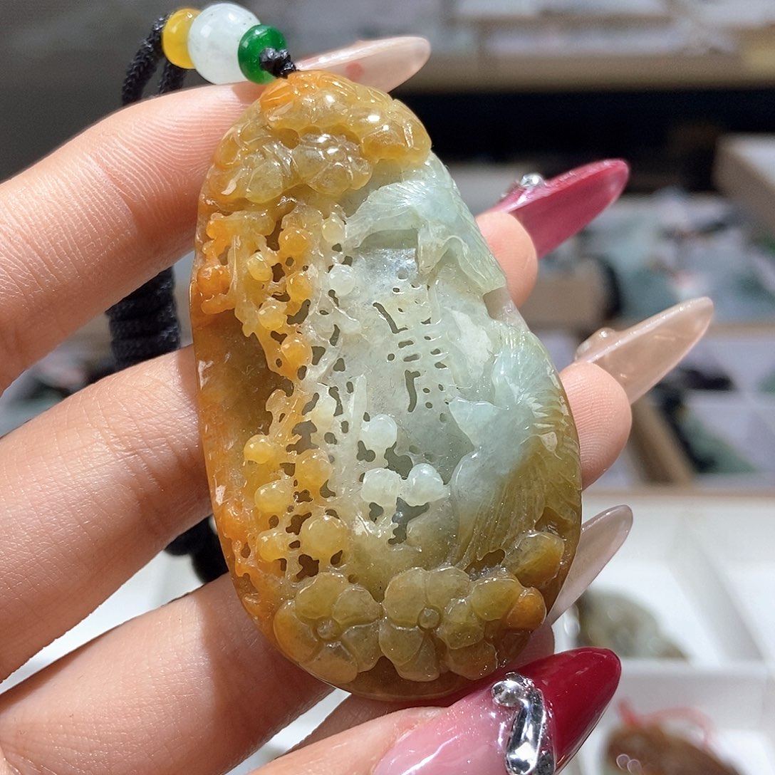 翡翠颈饰未镶嵌翡翠