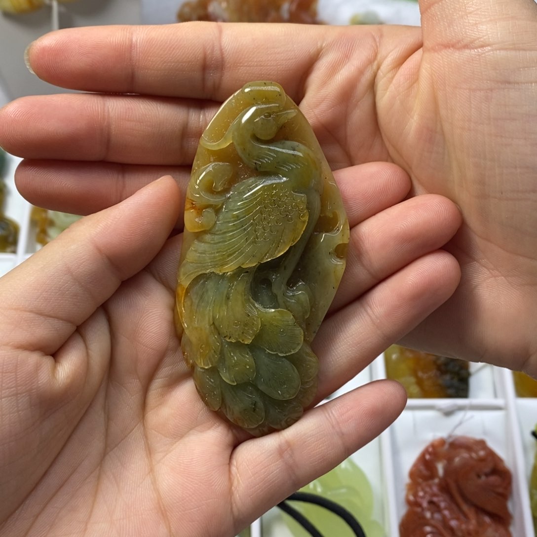 蛇纹石玉颈饰未镶嵌