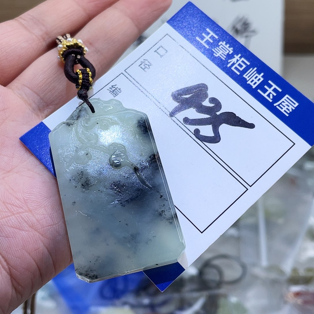 岫玉未镶嵌吊坠吊坠