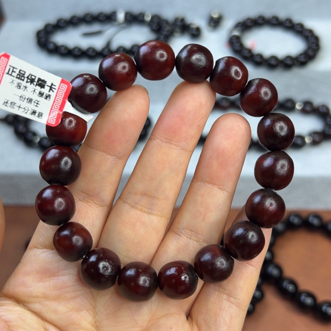 精品手串卡13毫米18颗籽红色