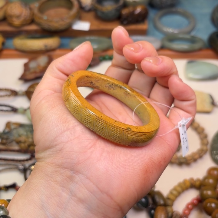 画***花岫岩河磨玉（透闪石质玉）未镶嵌手镯