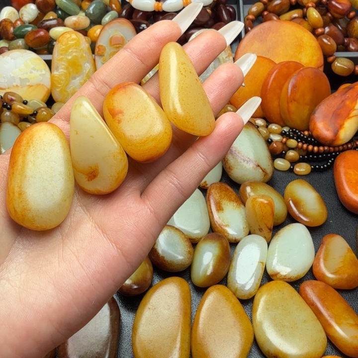 海***空和田玉未镶嵌颈饰