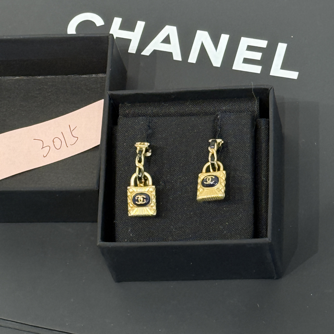 95新 Chanel/香奈儿 夏七中古/金色锁头耳钉/3015