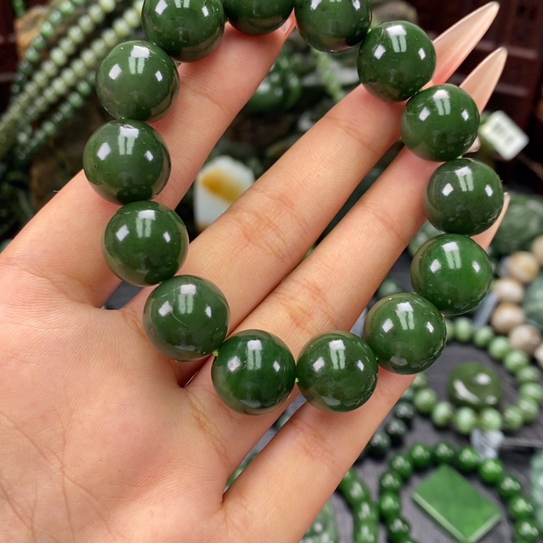 和田玉（碧玉）未镶嵌珠宝奇石