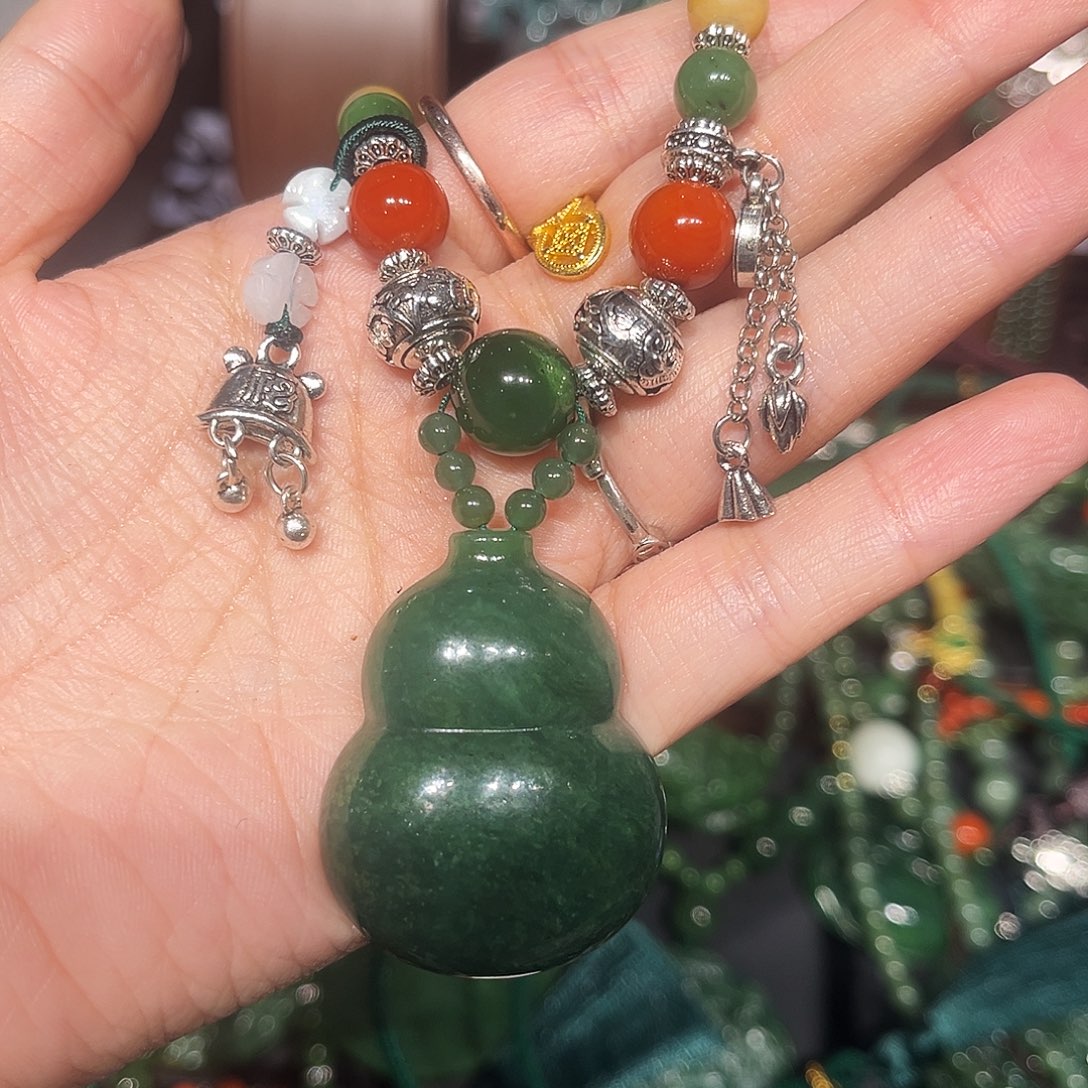 颈饰未镶嵌和田玉（糖玉）俏****^