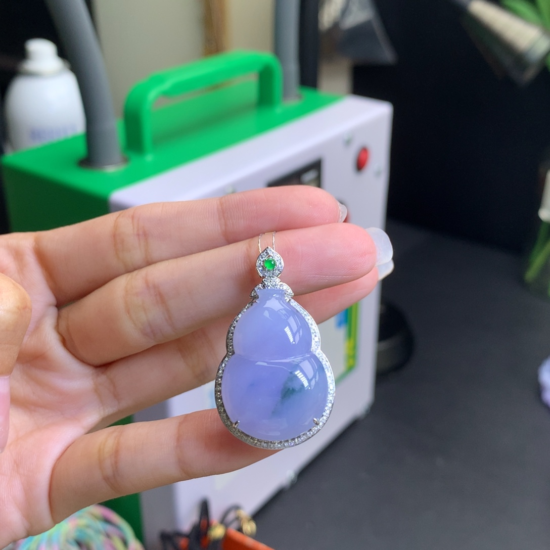 小***虾翡翠18K金镶嵌颈饰