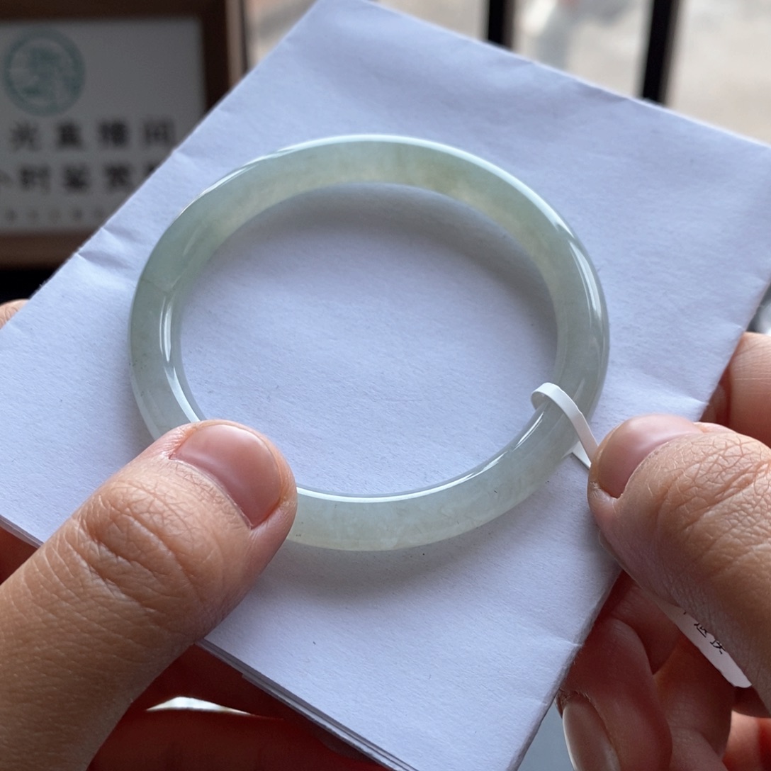 翡翠手镯未镶嵌翡翠