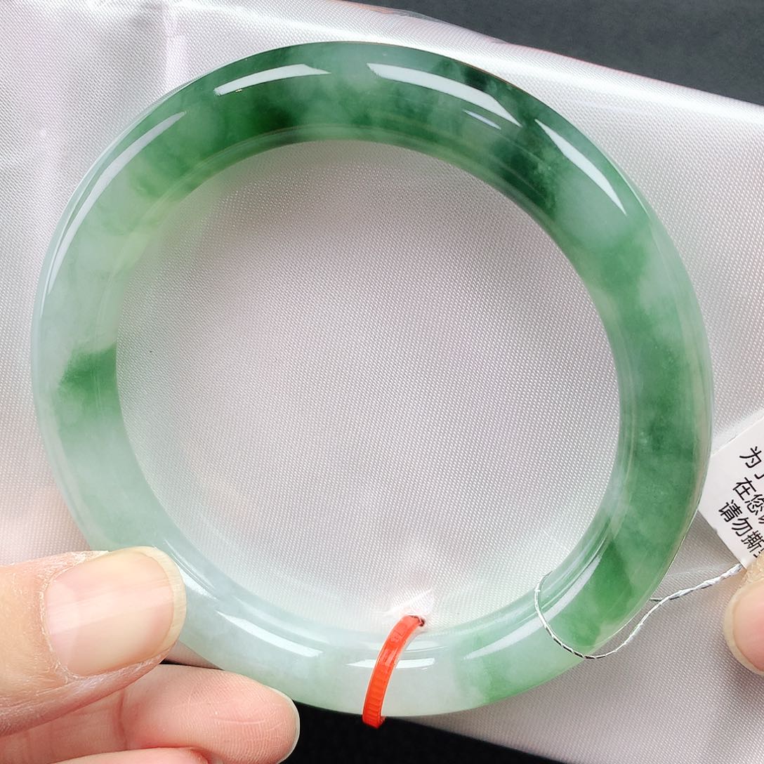 翡翠手镯未镶嵌56胖