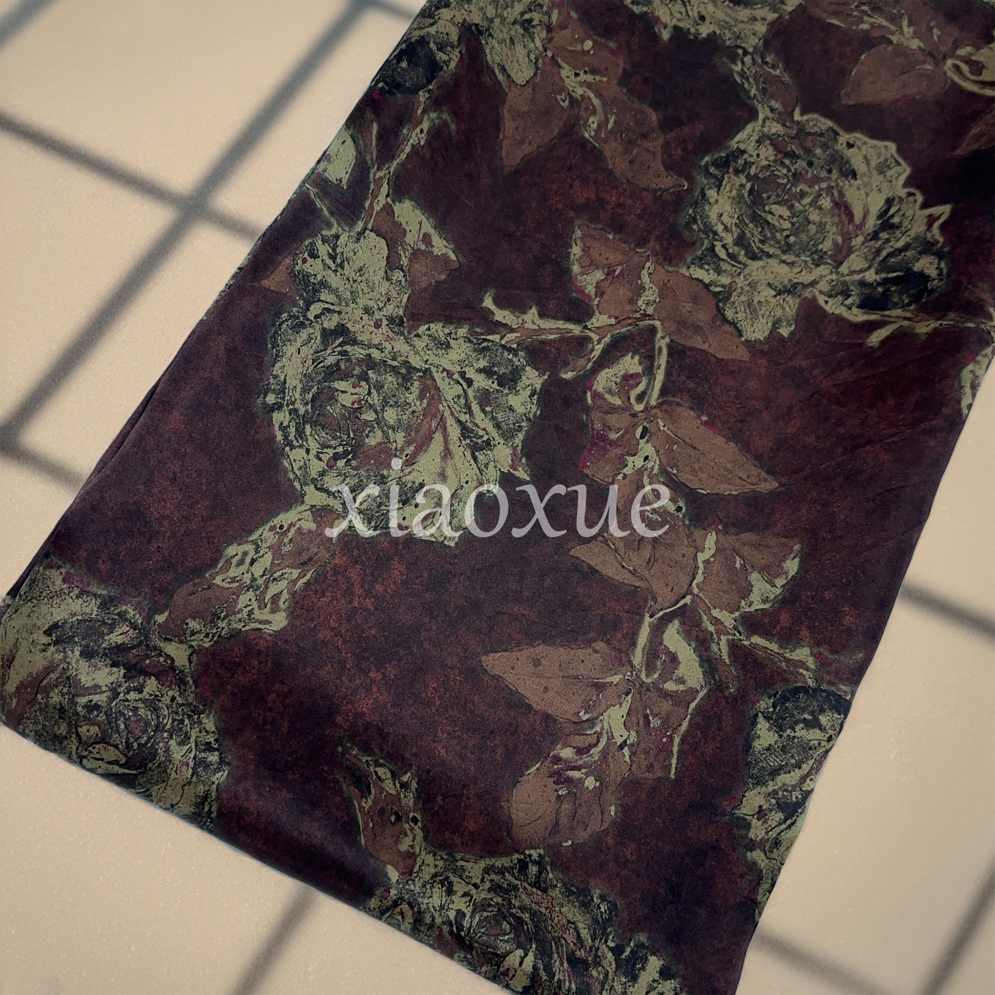 [小重缎-山石玫瑰] 香云纱 110门幅 26姆米 桑蚕丝 丝绸面料 布料