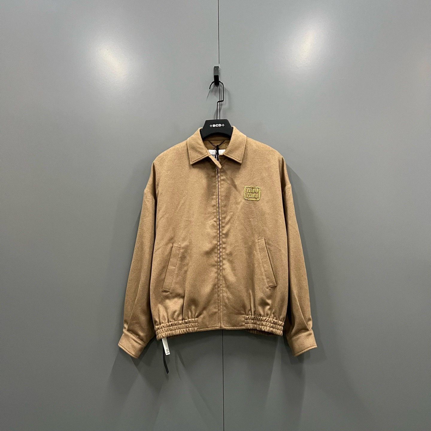 未使用 MIU MIU/缪缪 j29驼色刺绣logo翻领夹克 36码 611601