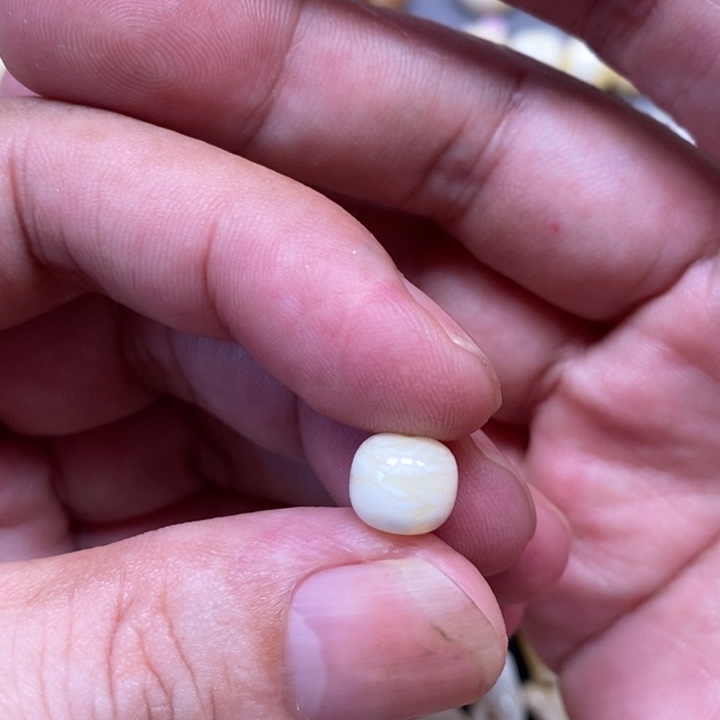 丿***良未镶嵌琥珀裸石老型