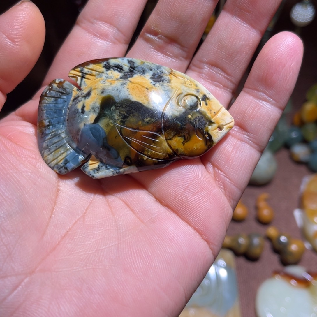 半***夏蛇纹石玉未镶嵌颈饰