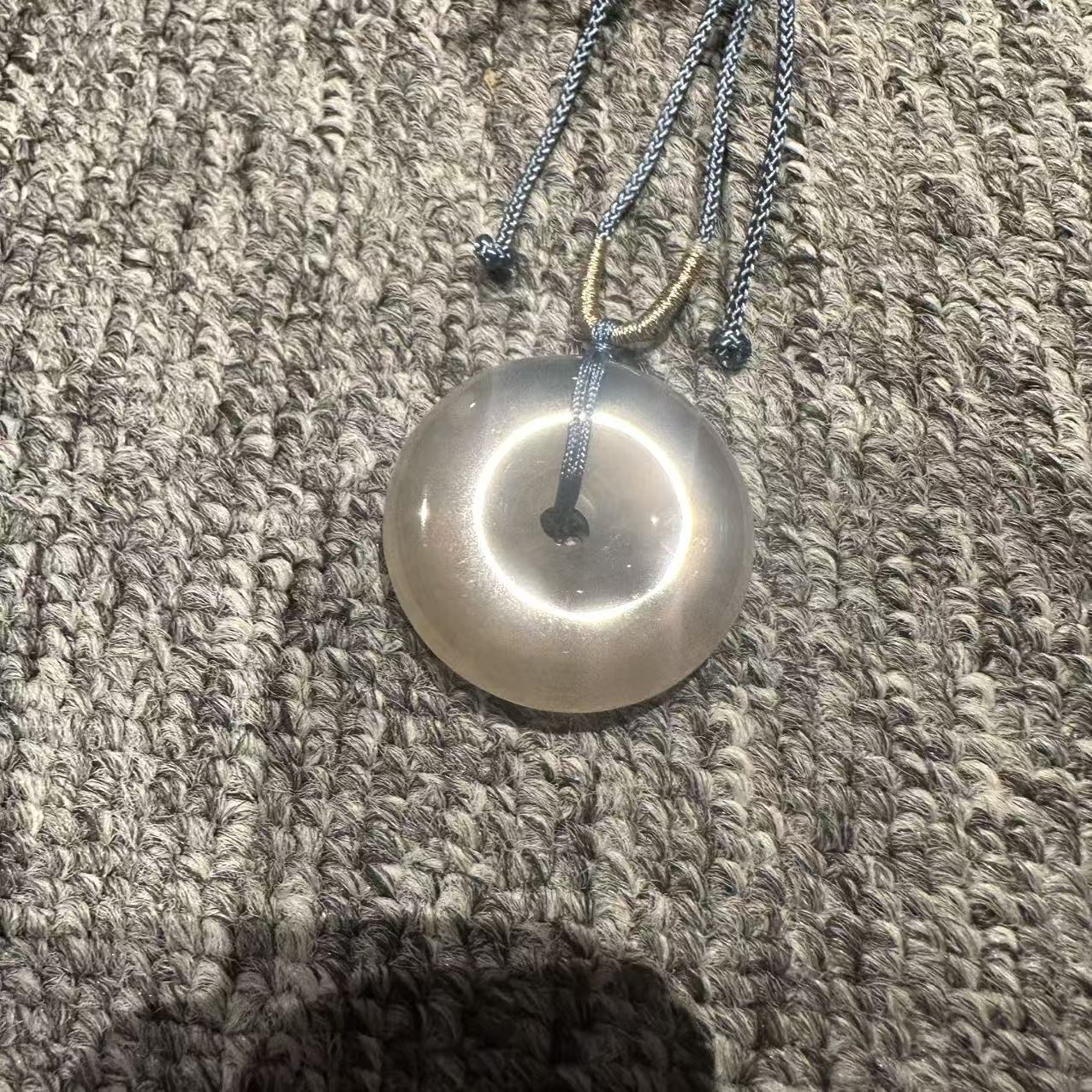 走进万家专属 F043 吊坠