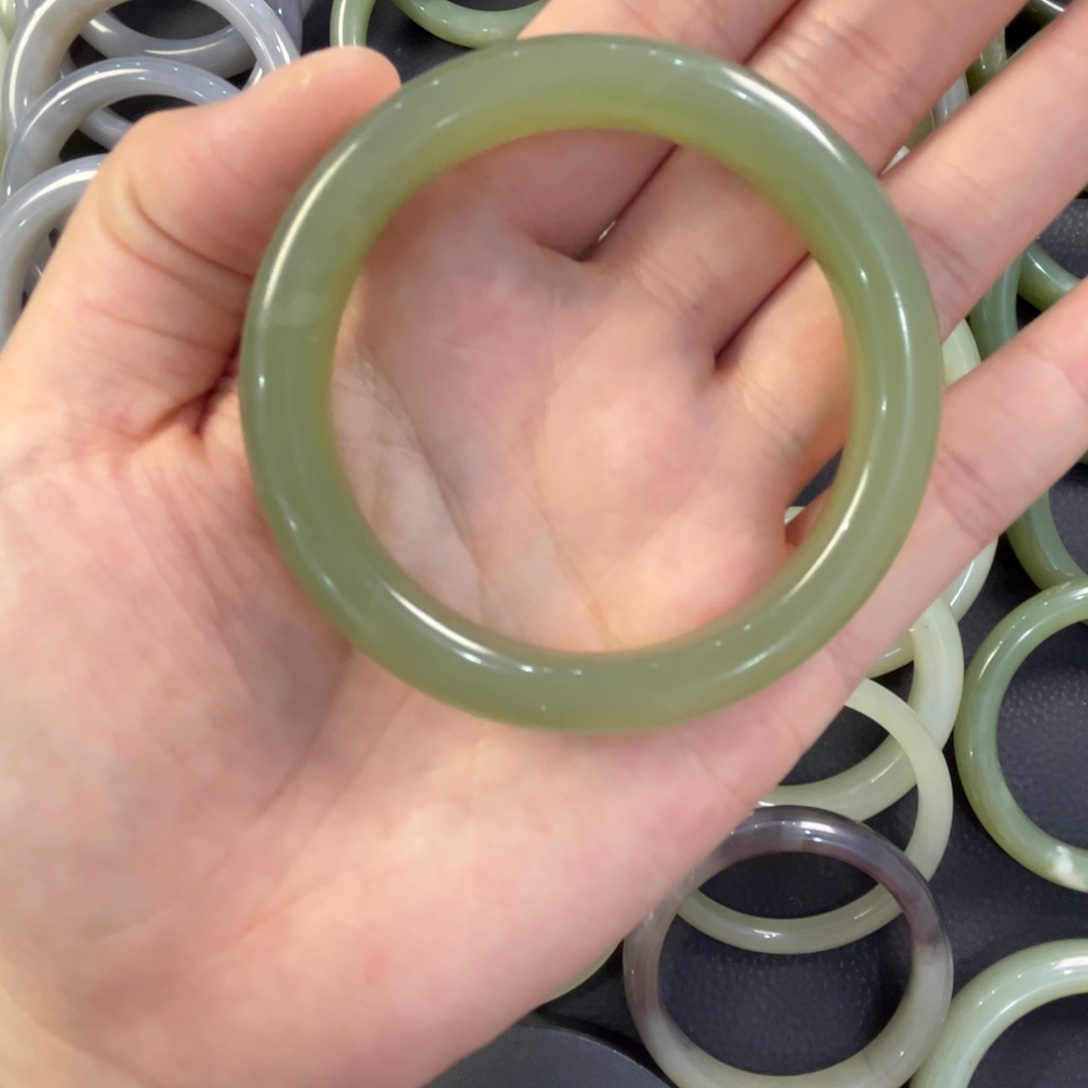 和田玉（糖玉）未镶嵌手镯