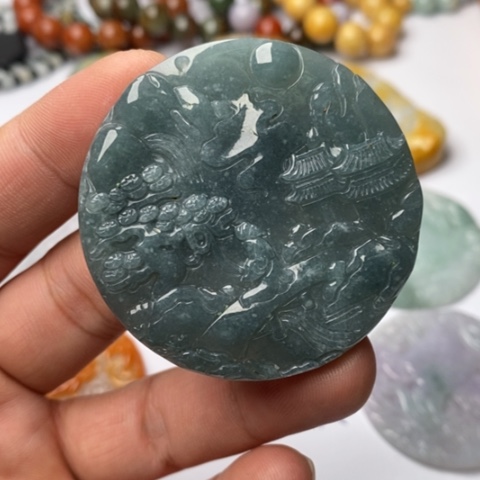 翡翠颈饰未镶嵌翡翠