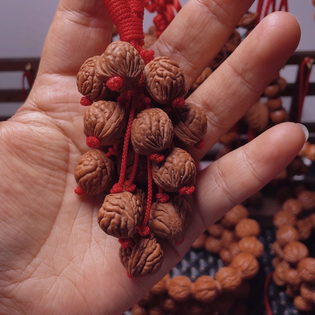 木质类龙纹桃枭挂件