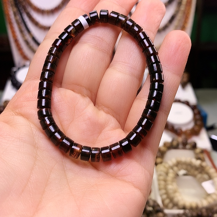 v***v琥珀未镶嵌裸石抚顺琥珀756