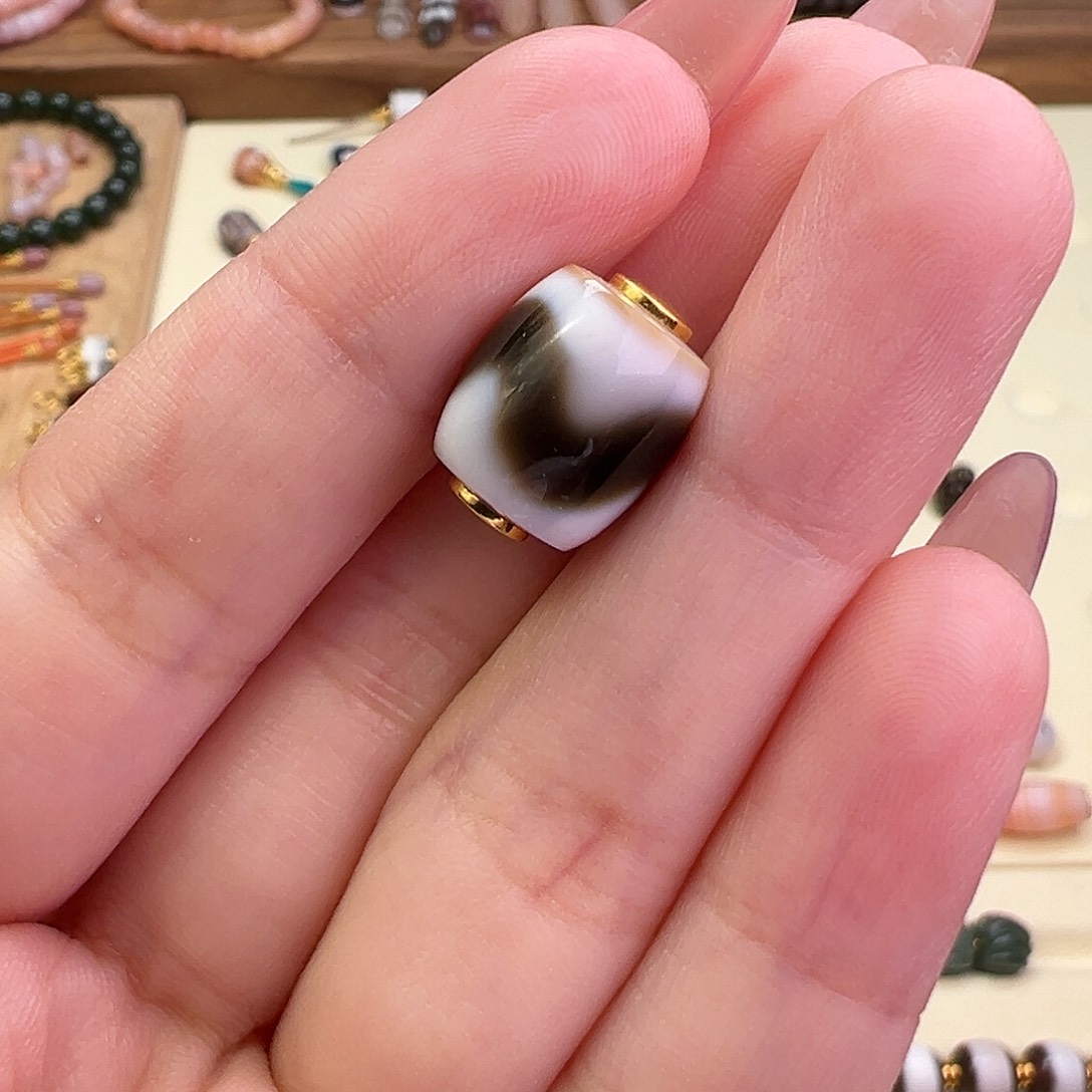 玛瑙/玉髓配饰18K金镶嵌一***饭