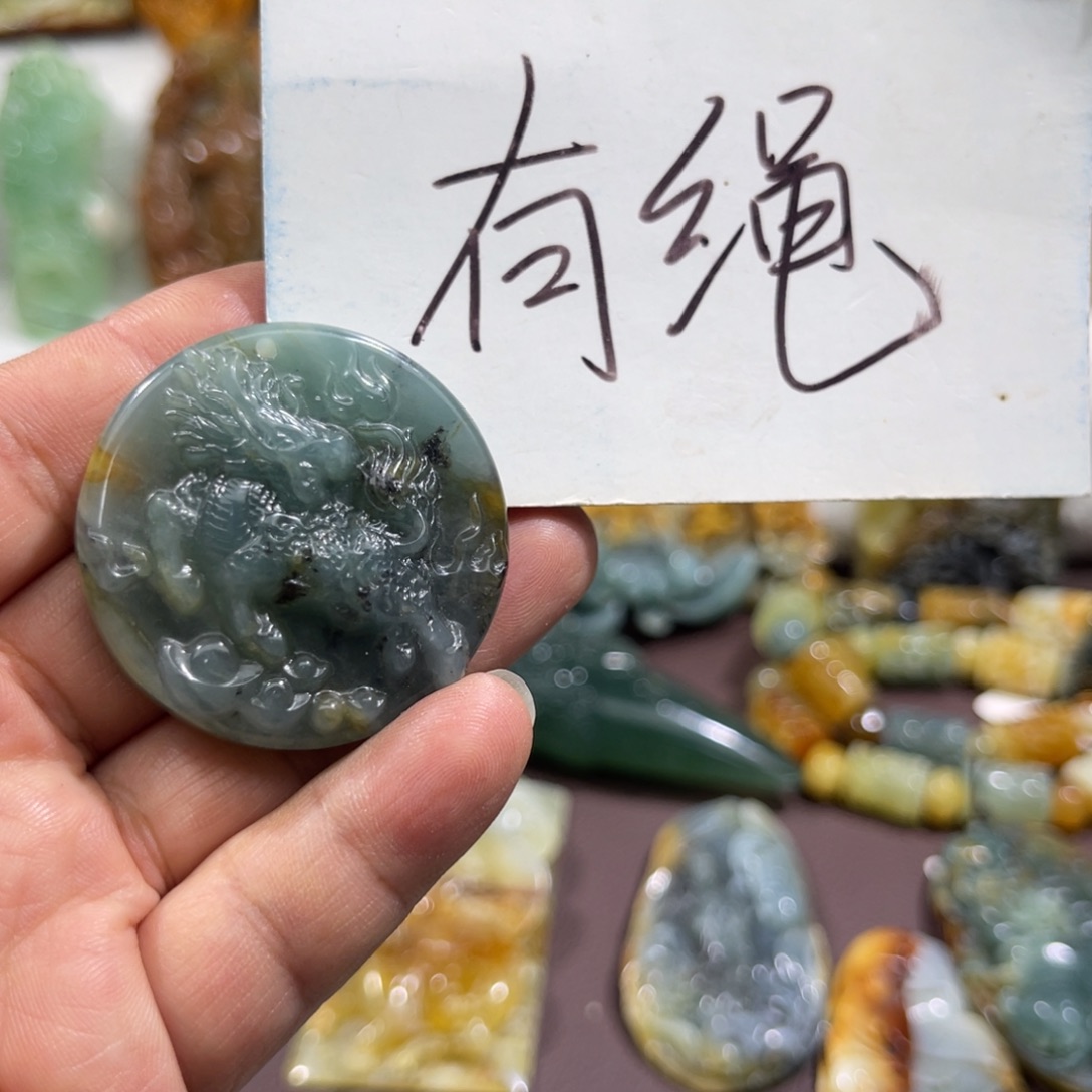 未镶嵌蛇纹石玉颈饰