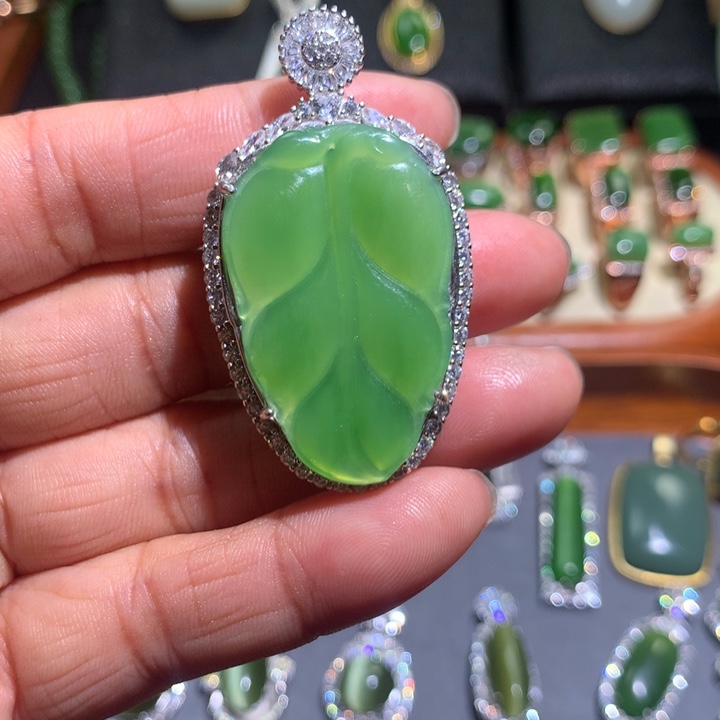 和田玉苹果绿色大叶子吊坠银S925镶嵌