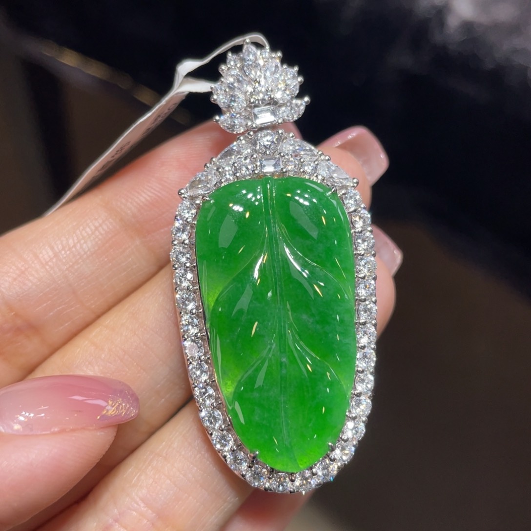 翡翠18K金镶嵌颈饰天然缅甸翡翠