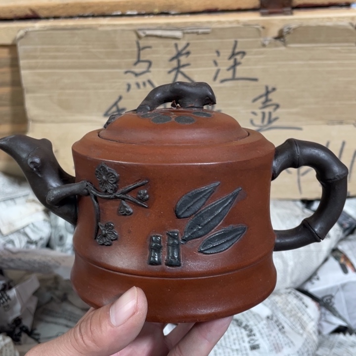紫砂茶壶老厂紫砂壶一件。