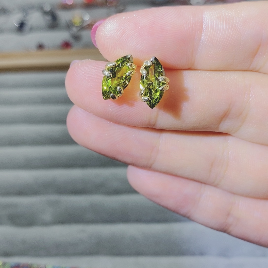 【闪购商品】银S925镶嵌托帕石耳饰