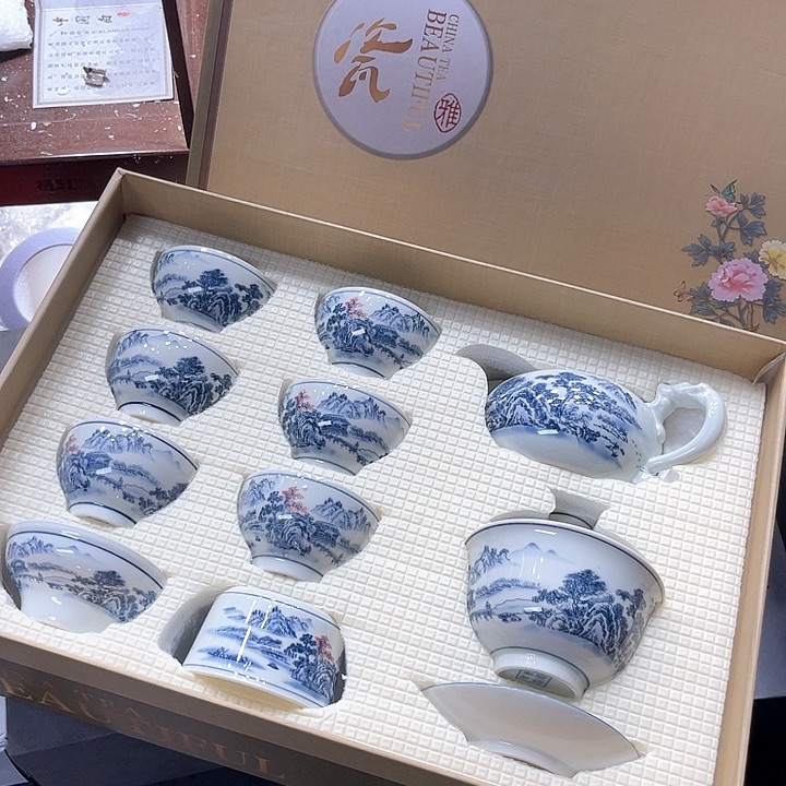 孤品茶具套装等。         