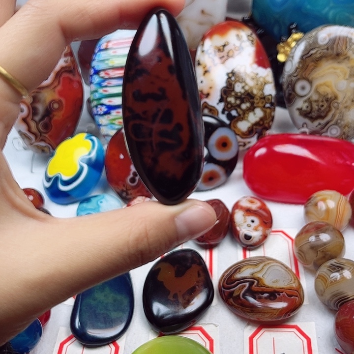 玛瑙/玉髓未镶嵌珠宝奇石