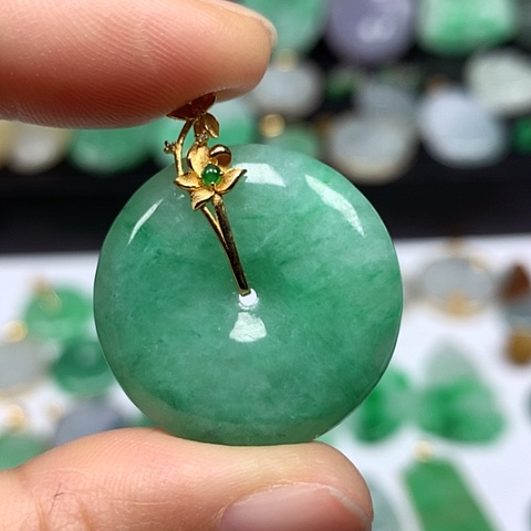 翡翠吊坠(不含链)18K金镶嵌