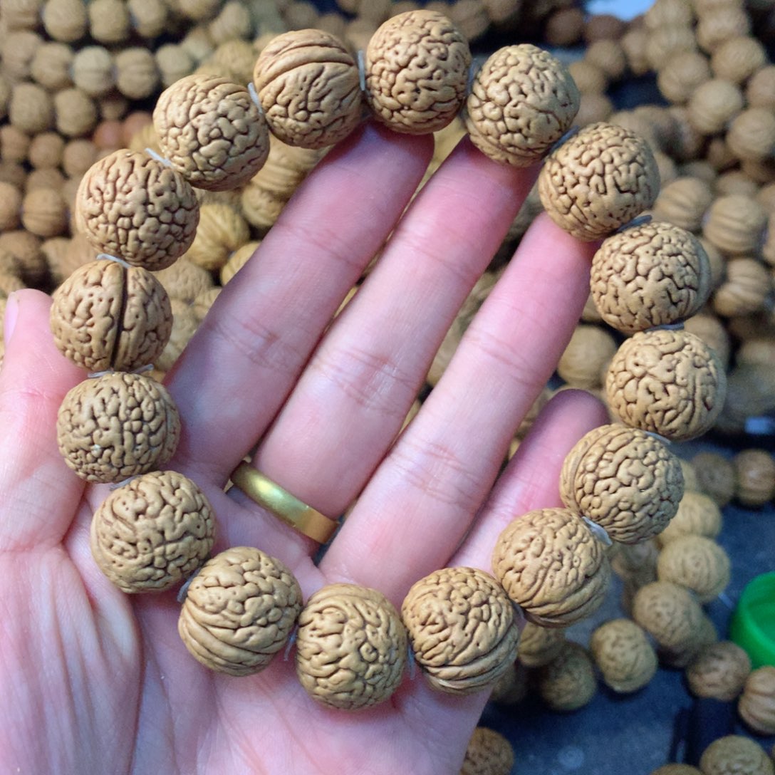 吊坠桃核仓****。桃核肌肉