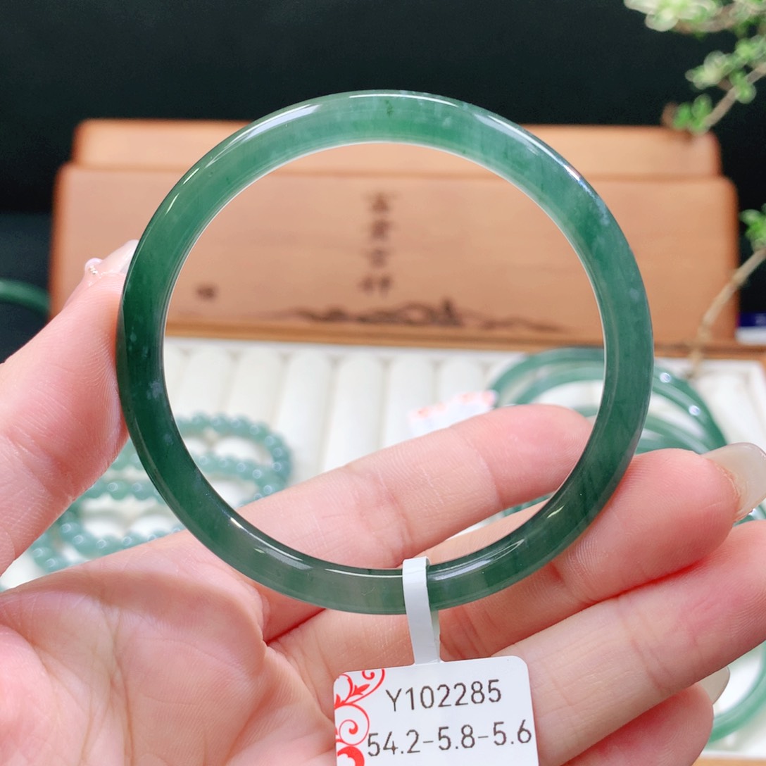 翡翠手镯未镶嵌天然