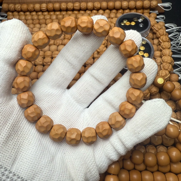 鲨鱼背-奶酪-云锦-微微瑕练手款猴头手串