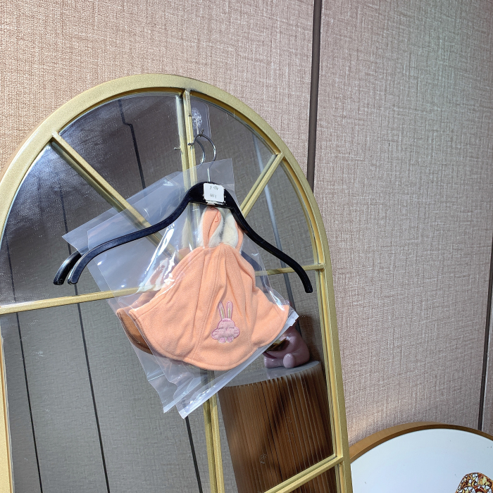 F394    宝宝橘色拼接帽子