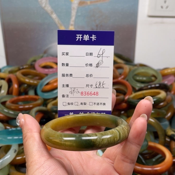 蛇纹石玉未镶嵌手镯
