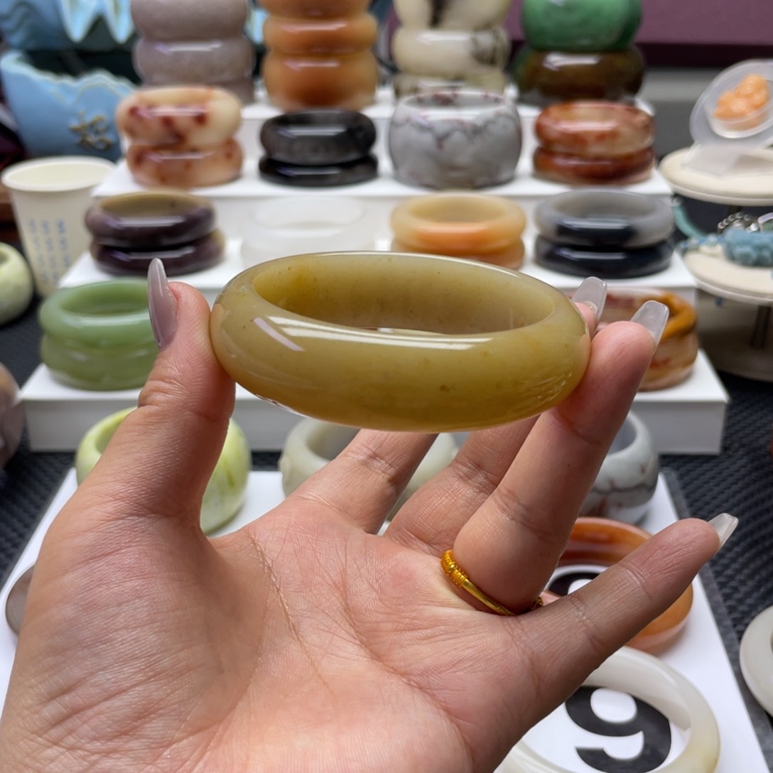 石英质玉手镯未镶嵌土*鼠