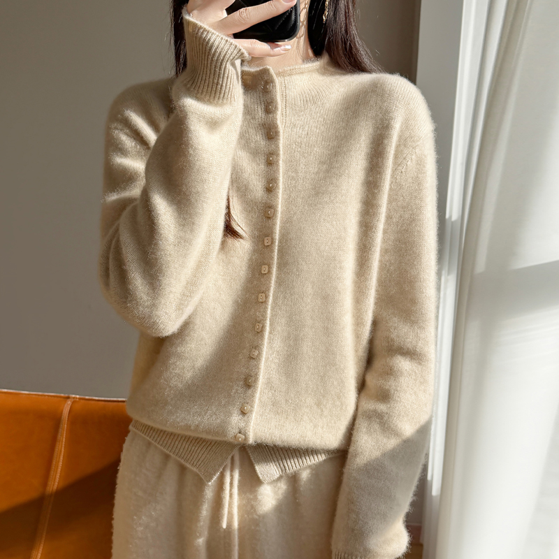 秋冬新款加厚保暖圆领100纯羊毛衫单排扣保暖时尚针织衫女