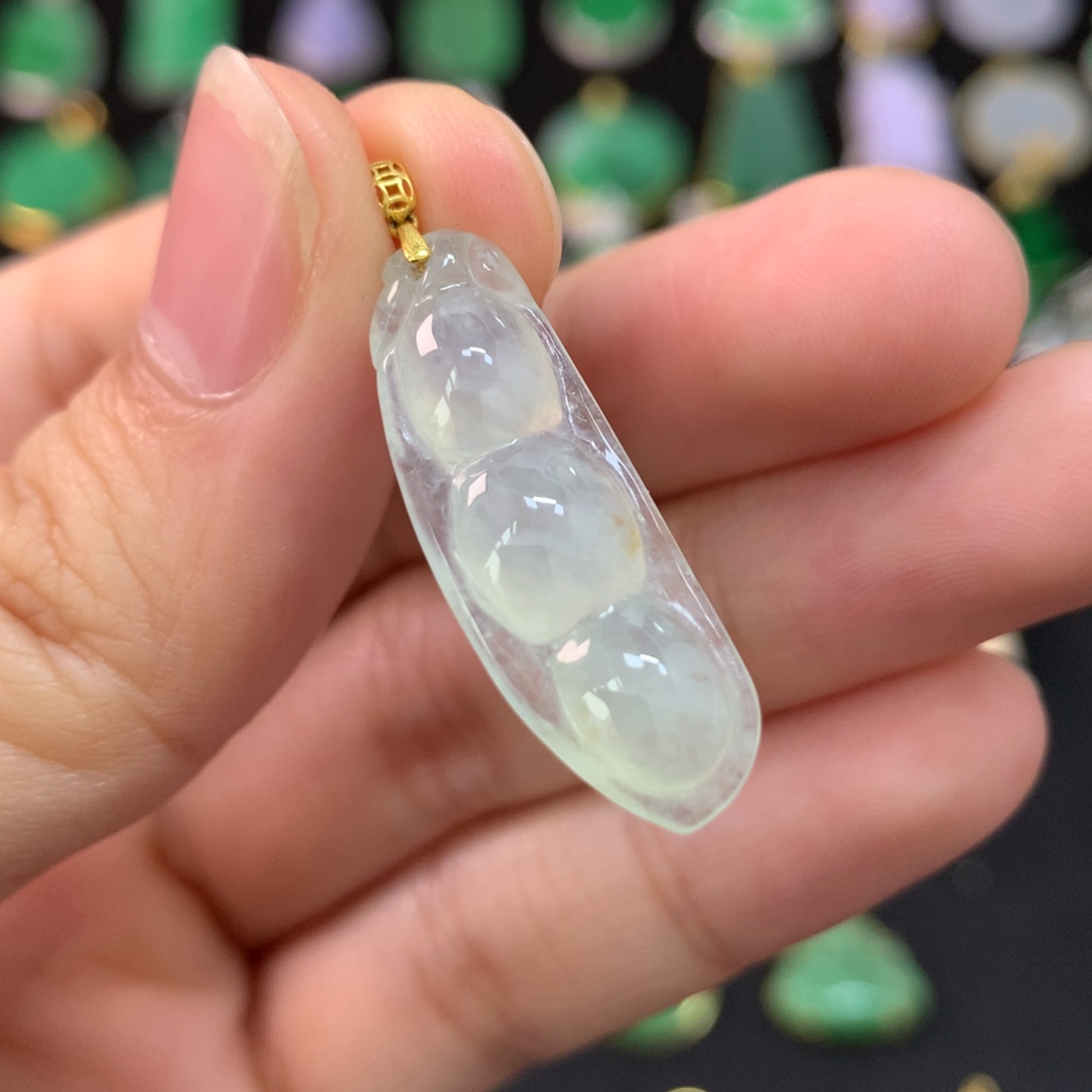 翡翠18K金镶嵌颈饰豆子